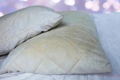 What causes the pillow core to turn yellow?