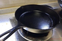 How to clean the pot that is burnt black?