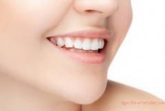 What causes yellow teeth