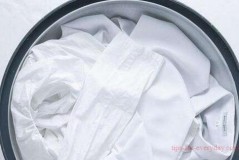 The reason why white clothes turn yellow