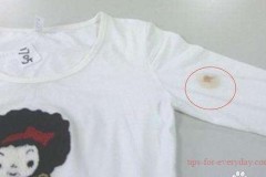 How to remove blood stains from clothes?