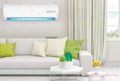 Is the summer air conditioning wind-up or down-blowing effect good?