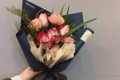 How to store a packaged bouquet?