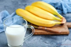Can you eat banana milk together?