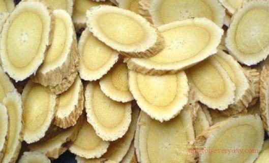 Can Astragalus and donkey-hide gelatin eat together1