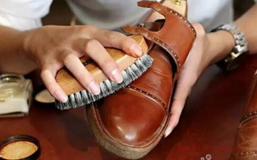 How did leather shoes wet prevent mildew1