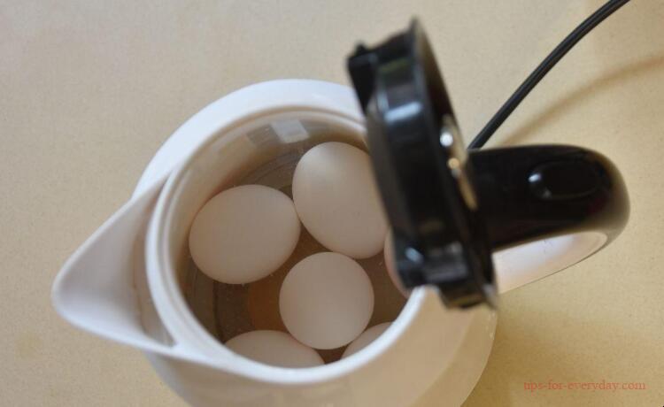 Will boiled eggs in a hot water kettle explode?1