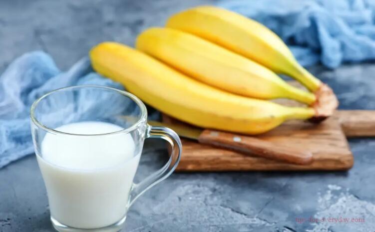 Can you eat banana milk together?1
