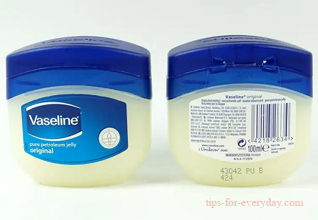 Can Vaseline be applied to lips?1