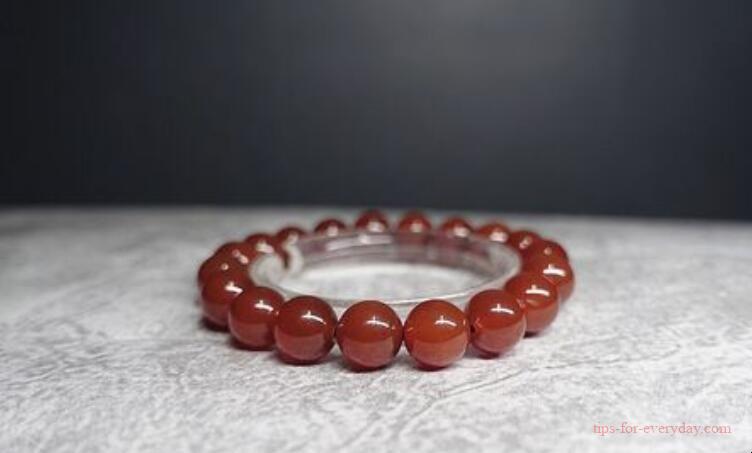 Can red agate touch water?1